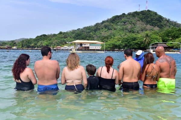 Roatan Dolphin Cruise Excursion Honduras