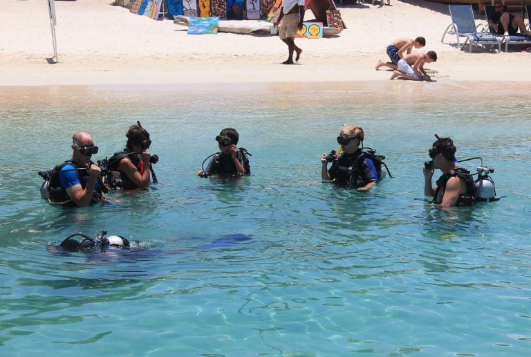 Discovery Scuba Diving Roatan