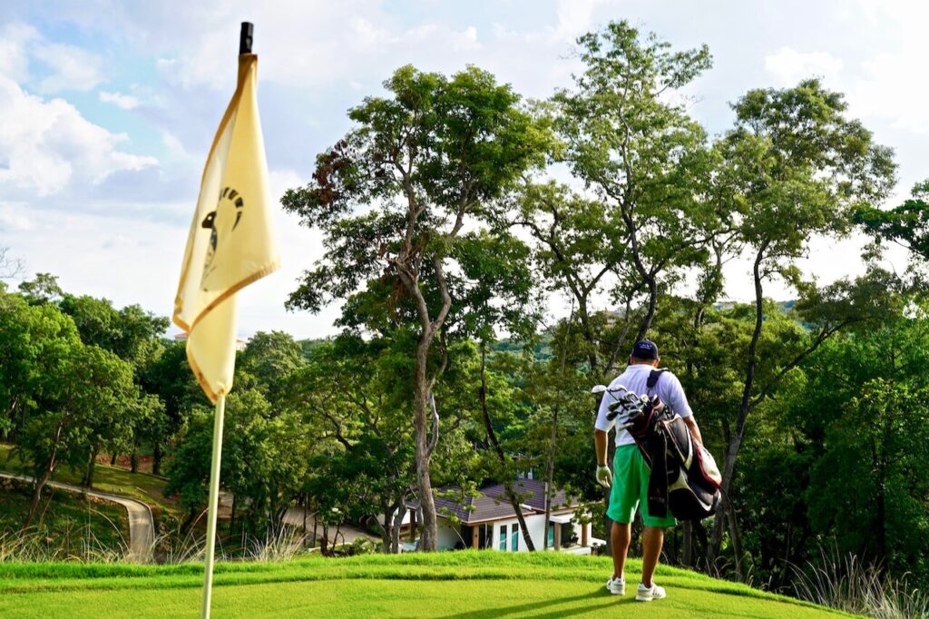 Golfing Mahogany Bay Roatan