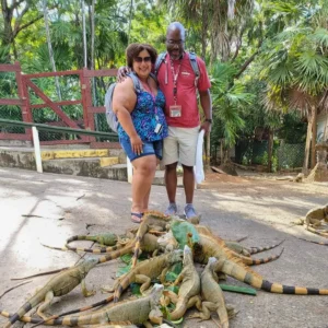 Archs Iguana Roatan Tour