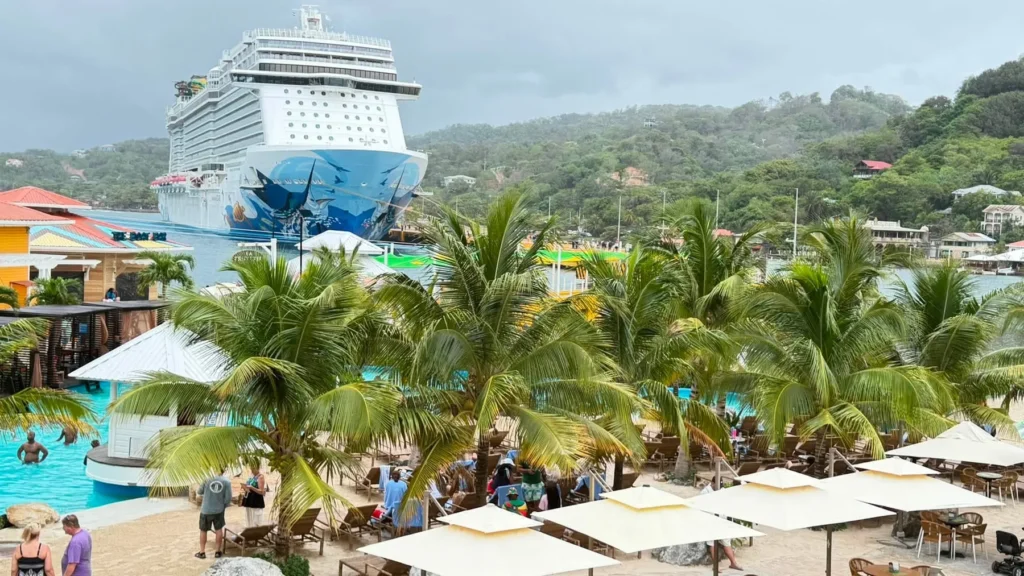 Pool area with a cruise ship at Port of Roatan, Coxen Hole
